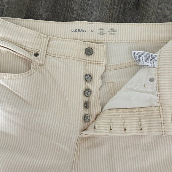 Old Navy Sky High Straight Jeans - Picture 3 of 6